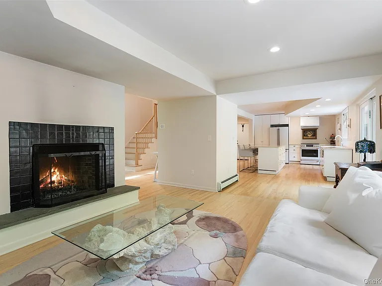 25 Cross Pond Rd — Photo 5