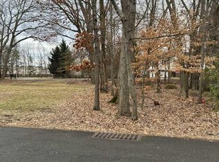 33 Beechwood Dr, Hillsdale, NJ 07642