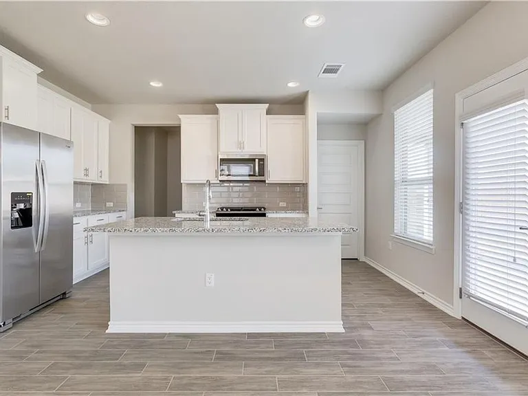 14202 McCoy Loop — Photo 7