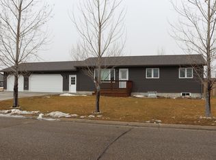 2523 Prairie Green Dr, Huron, SD 57350