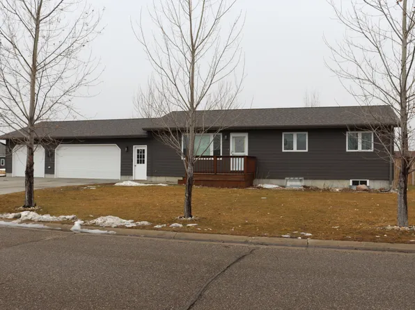 2523 Prairie Green Dr, Huron, SD 57350