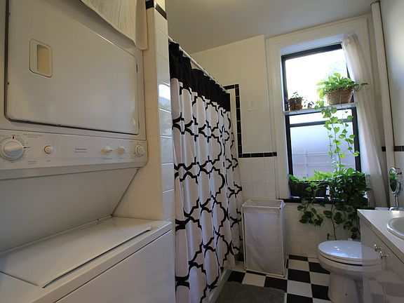 4th image of 195 7th Ave APT 2R
