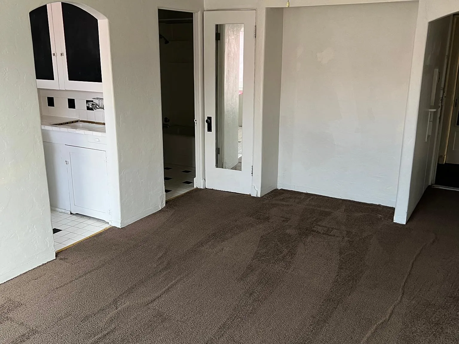 Studio, 300 sqft, $1,000 — Photo 2