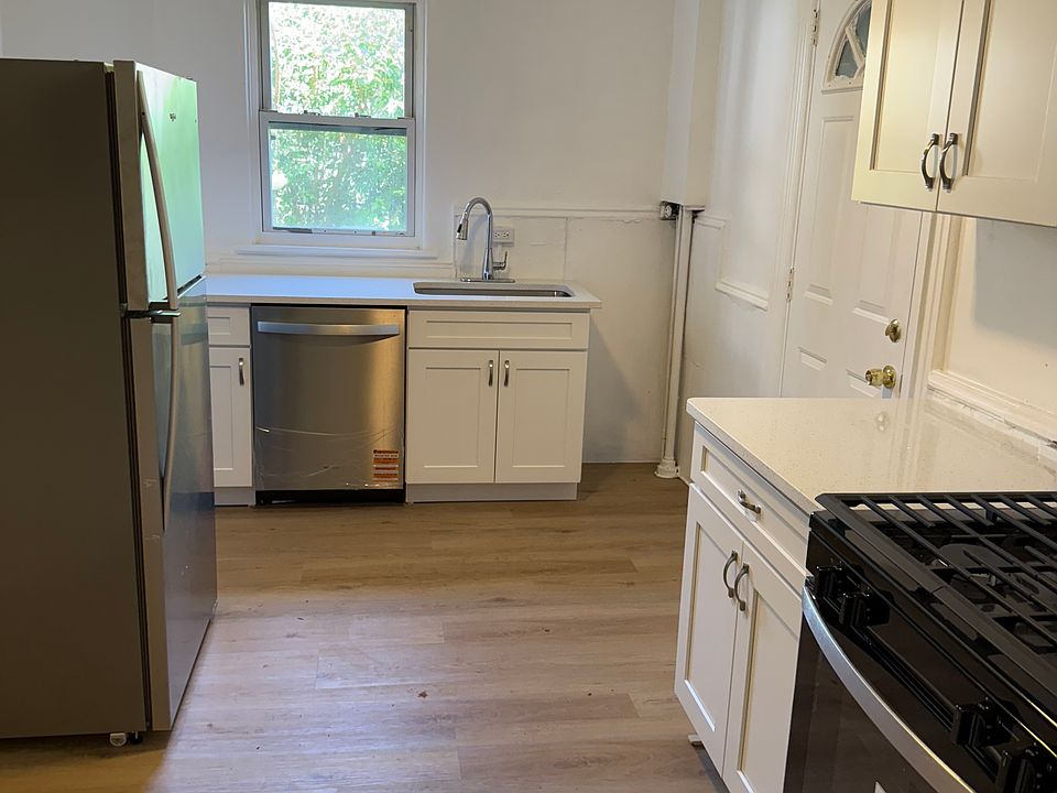 1st image of 135 Pearl St #1