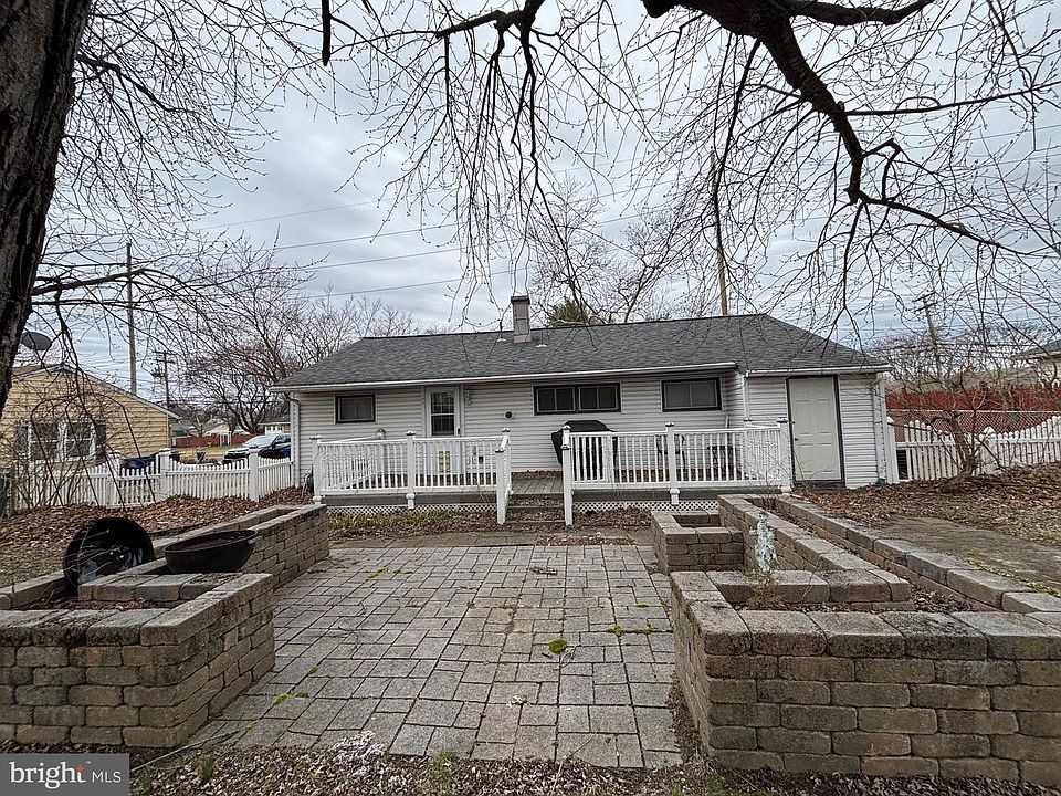 1st image of 734 Main St