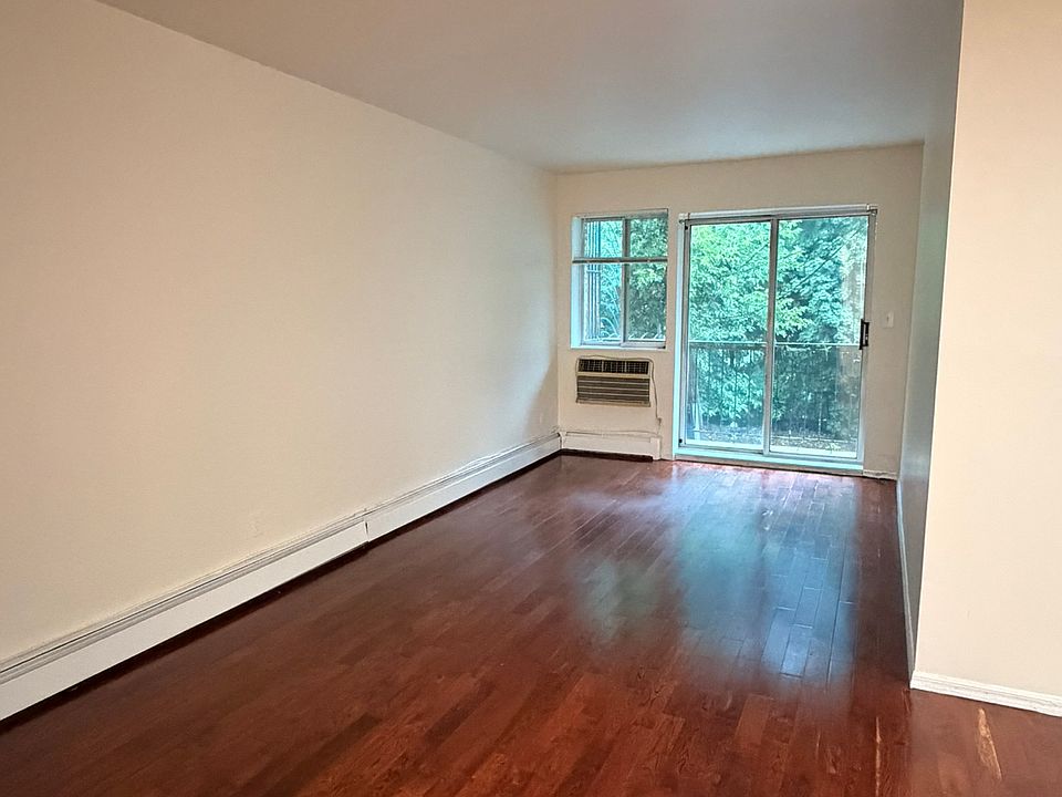 1st image of 7630 Grand Central Pkwy APT 2