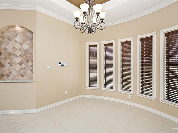 5th image of 1915 Woods Dr W