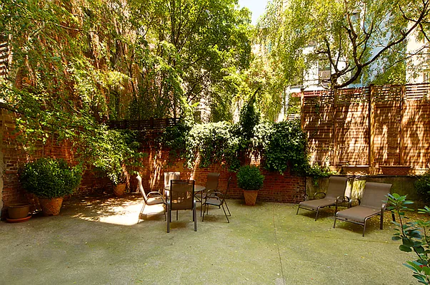 Rented by CORE | media 12