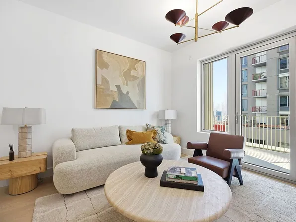 2401 Queens Plz N #1603, Long Island City, NY 11101