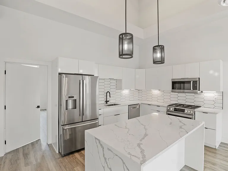 Penthouse 5B Kitchen