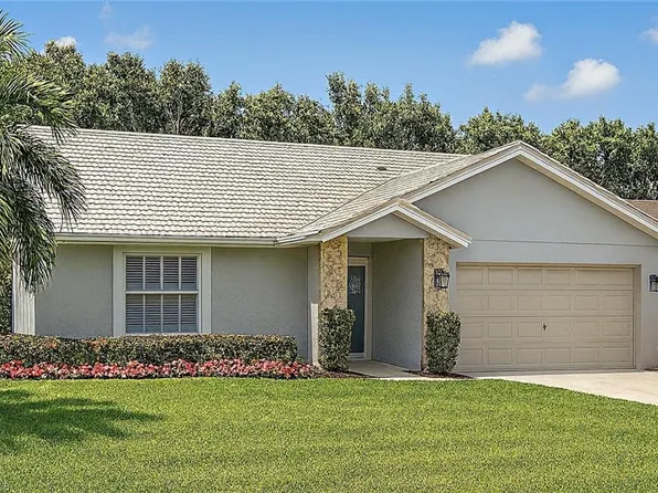 157 Saint James WAY, NAPLES, FL 34104