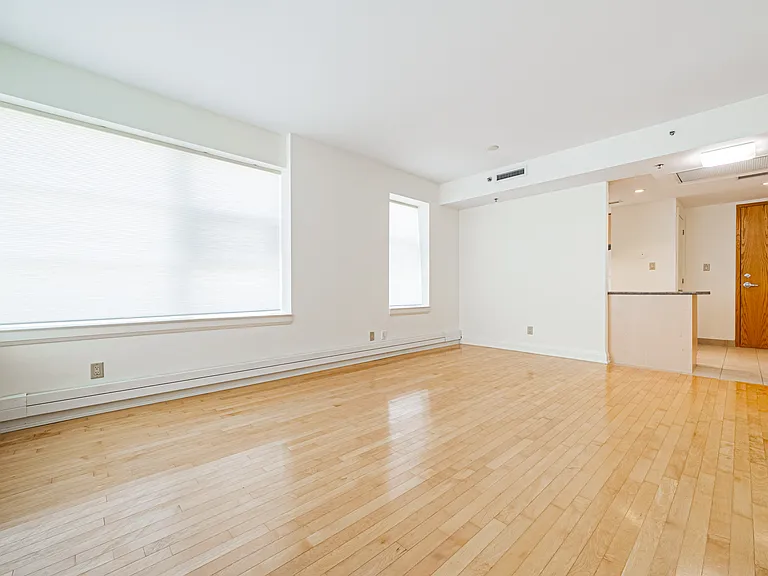 1425 Bayview Ave — Photo 12