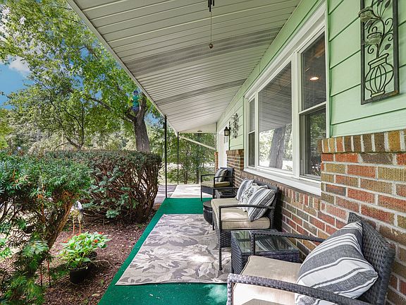 3rd image of 17558 Thorndale Ct
