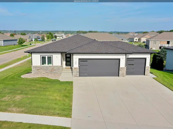 200 S Canterbury Cir, North Sioux City, SD 57049