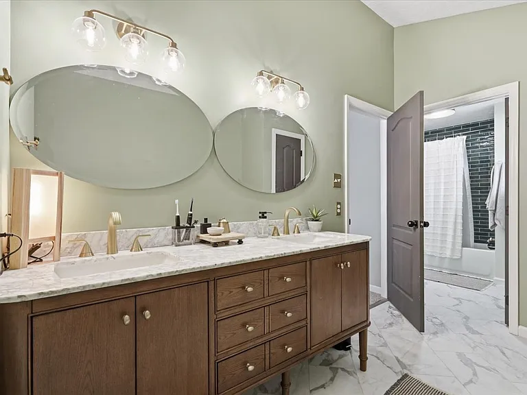 8611 Old Carriage Ct — Photo 8