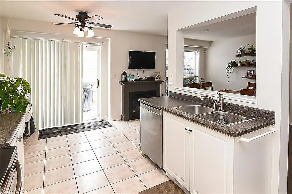 3 bed, 1400 sqft, $2,650 — Photo 1