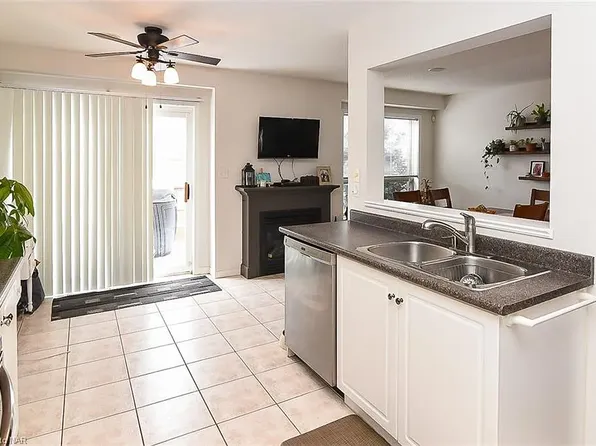 51 Arrowhead Ln #51, Grimsby, ON L3M 5M4