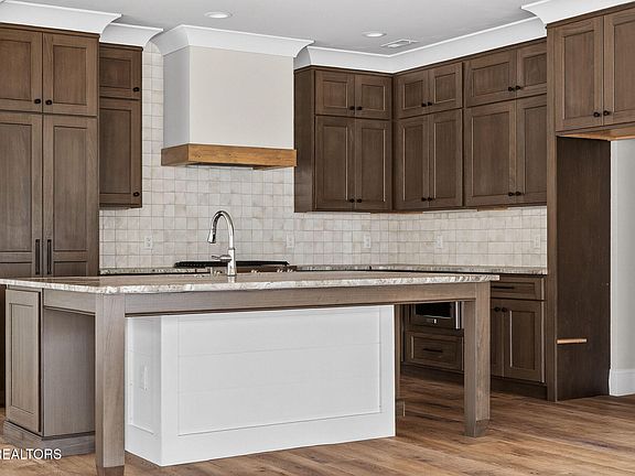 2nd image of 134 Maple Ridge Dr