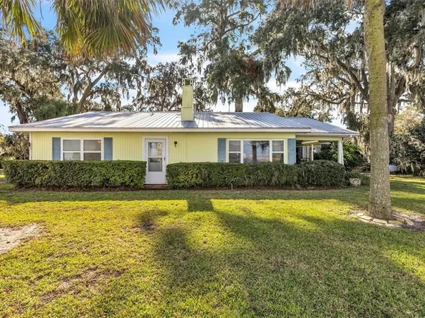 523 Hickory Bluff Dr, Waverly, GA 31565