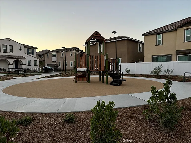 28094 Melrose Dr — Photo 31