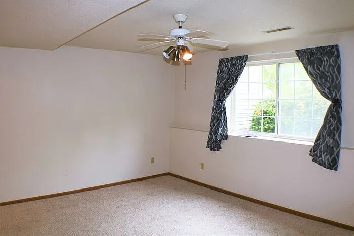 464 Peterson St — Photo 5