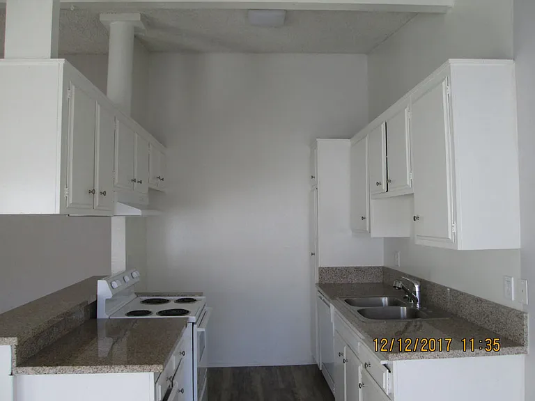 Lido Apartments - 3339 S Canfield Ave — Photo 5