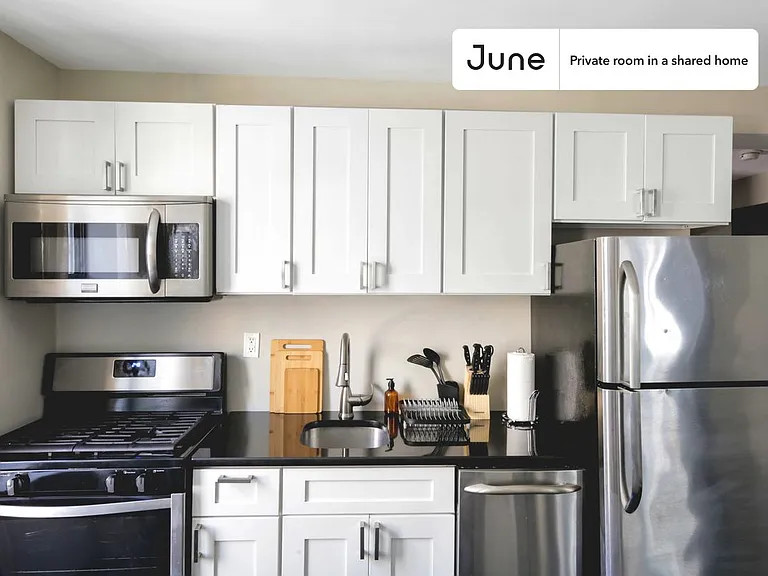 226 E 7th St #C — Photo 12