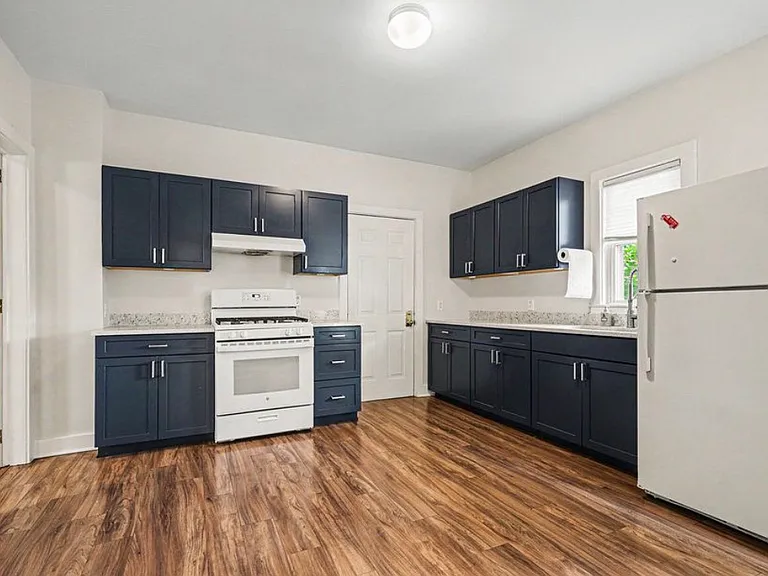 816 Innes St NE — Photo 5