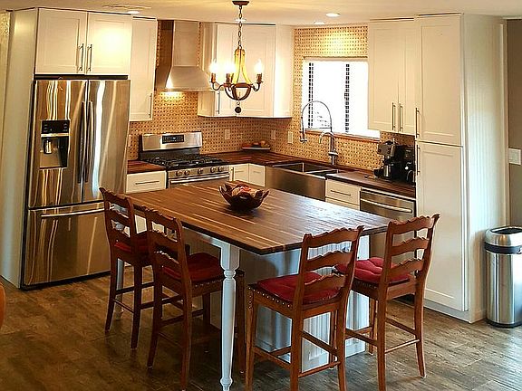 New kitchen, gas, farm sink