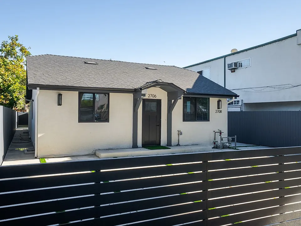 2706 S Cochran Ave