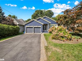 1143 Shaw St, Oakville, ON L6L2S1