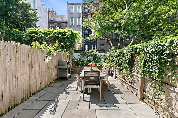 Sold by Compass | media 7