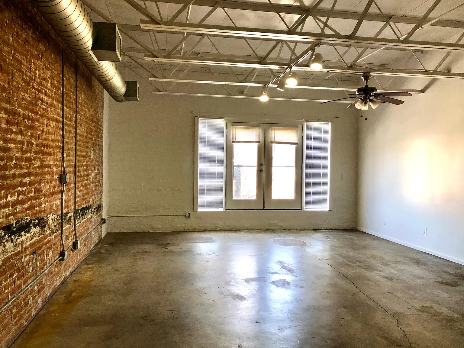 Studio, 860 sqft, $1,500 — Photo 1