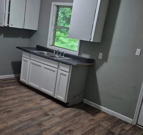 311 W Thomas Ct — Photo 2