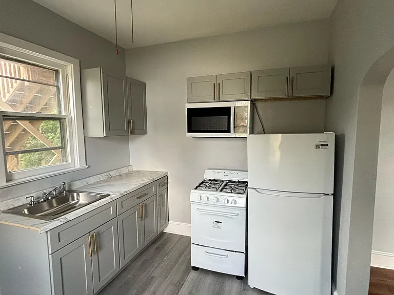 154 Chicago Ave #A — Photo 1