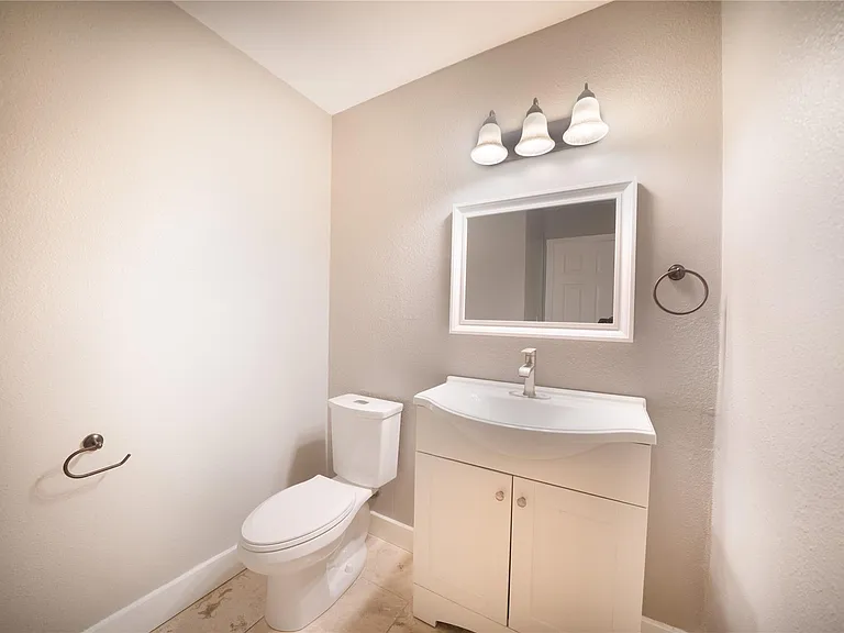 500 E Riverside Dr #242 — Photo 7