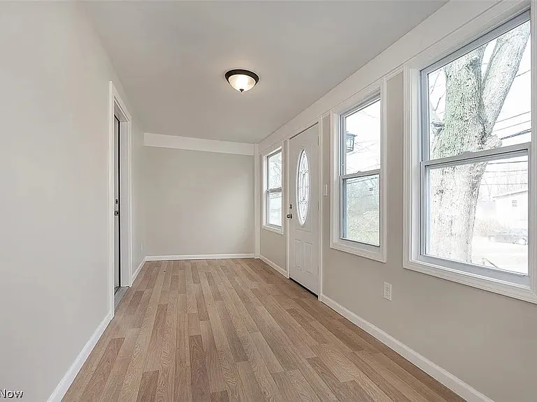 1184 Niagara Ave — Photo 16