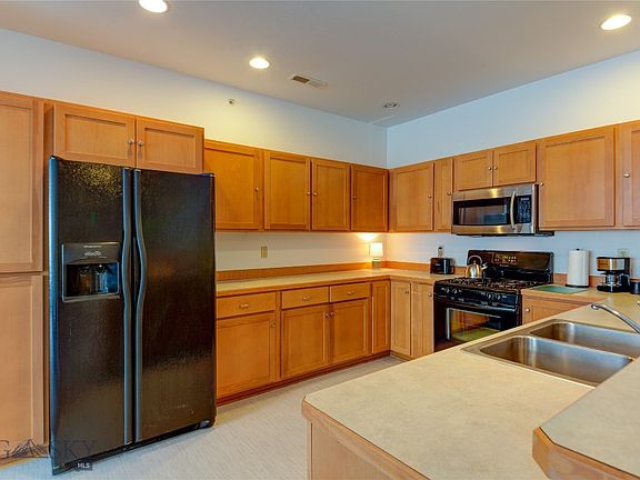 5th image of 2221A Willow Dr #204