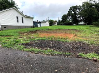 140 D St, Austinville, VA 24312