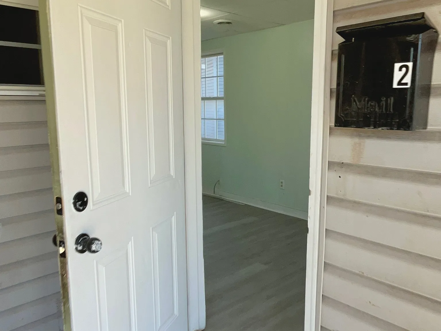 2449 Woodbine Ave — Photo 2