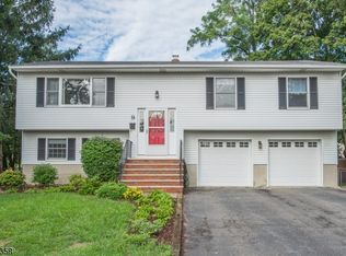9 Adams St, Pompton Plains, NJ 07444