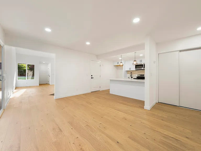 5550 E Knoll Dr — Photo 21