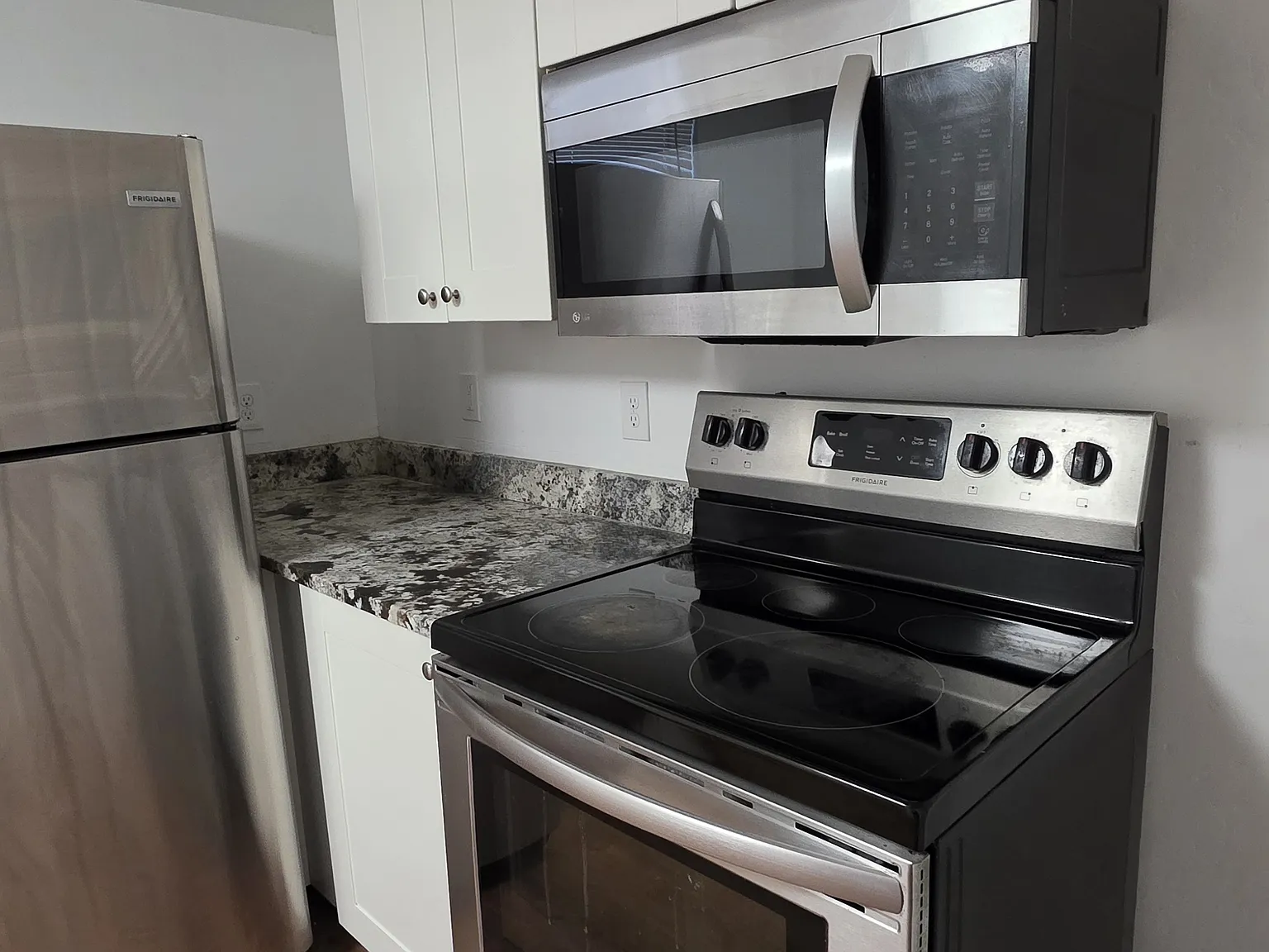 2 bed, 900 sqft, $3,000 — Photo 2