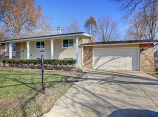 1006 S Division St, Mahomet, IL 61853