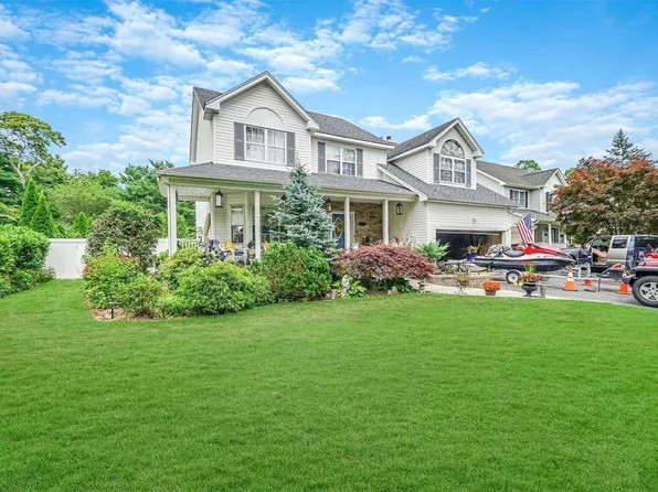 53 Prospect Street, Smithtown, NY 11787