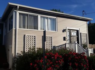 30 C St, Hull, MA 02045