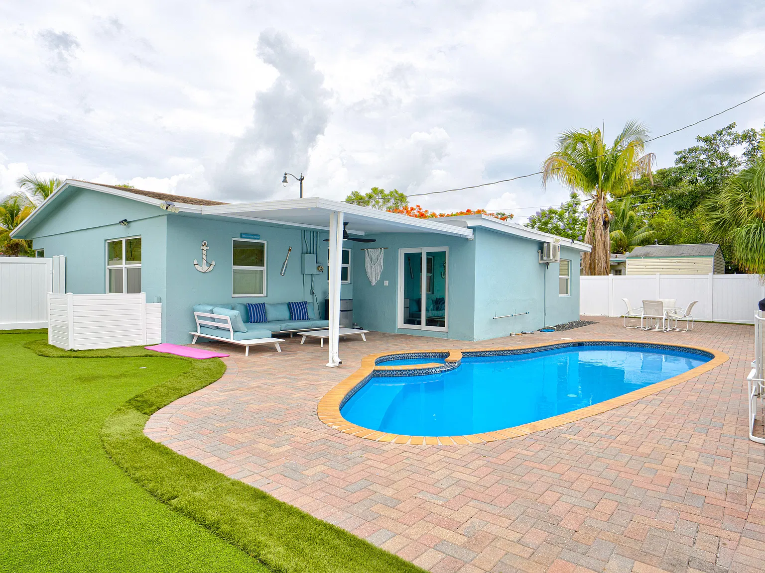 3 bed, 1205 sqft, $5,500 — Photo 1