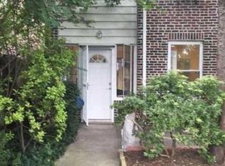 6935 Groton St, Flushing, NY 11375