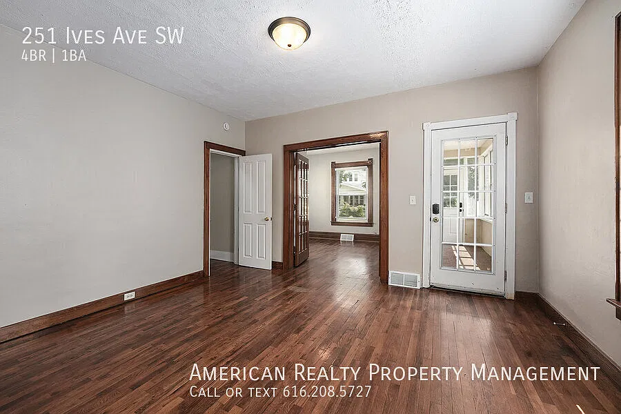 4 bed, 1332 sqft, $2,050 — Photo 2