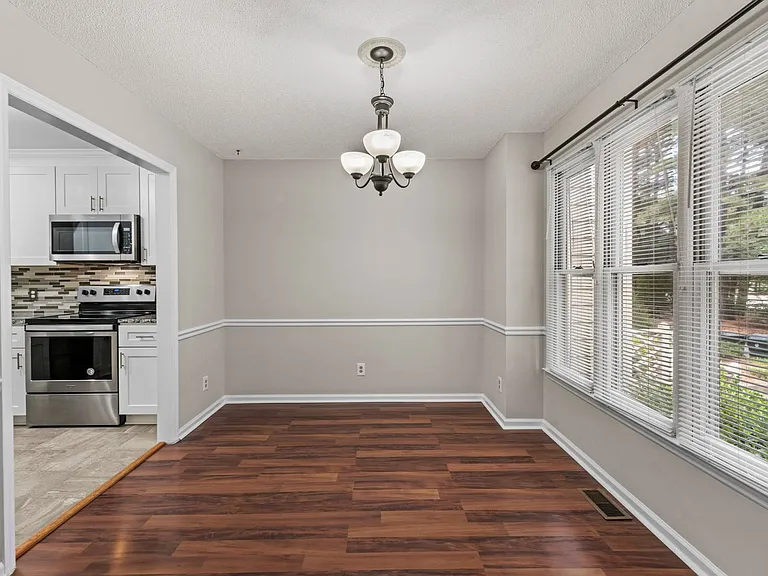 5624 Darrow Dr — Photo 4